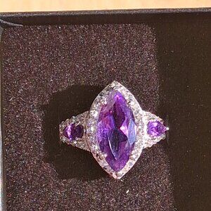 Alluring Women's Sterling Silver 2.53 CTW Amethyst Size 7 Designer Ring